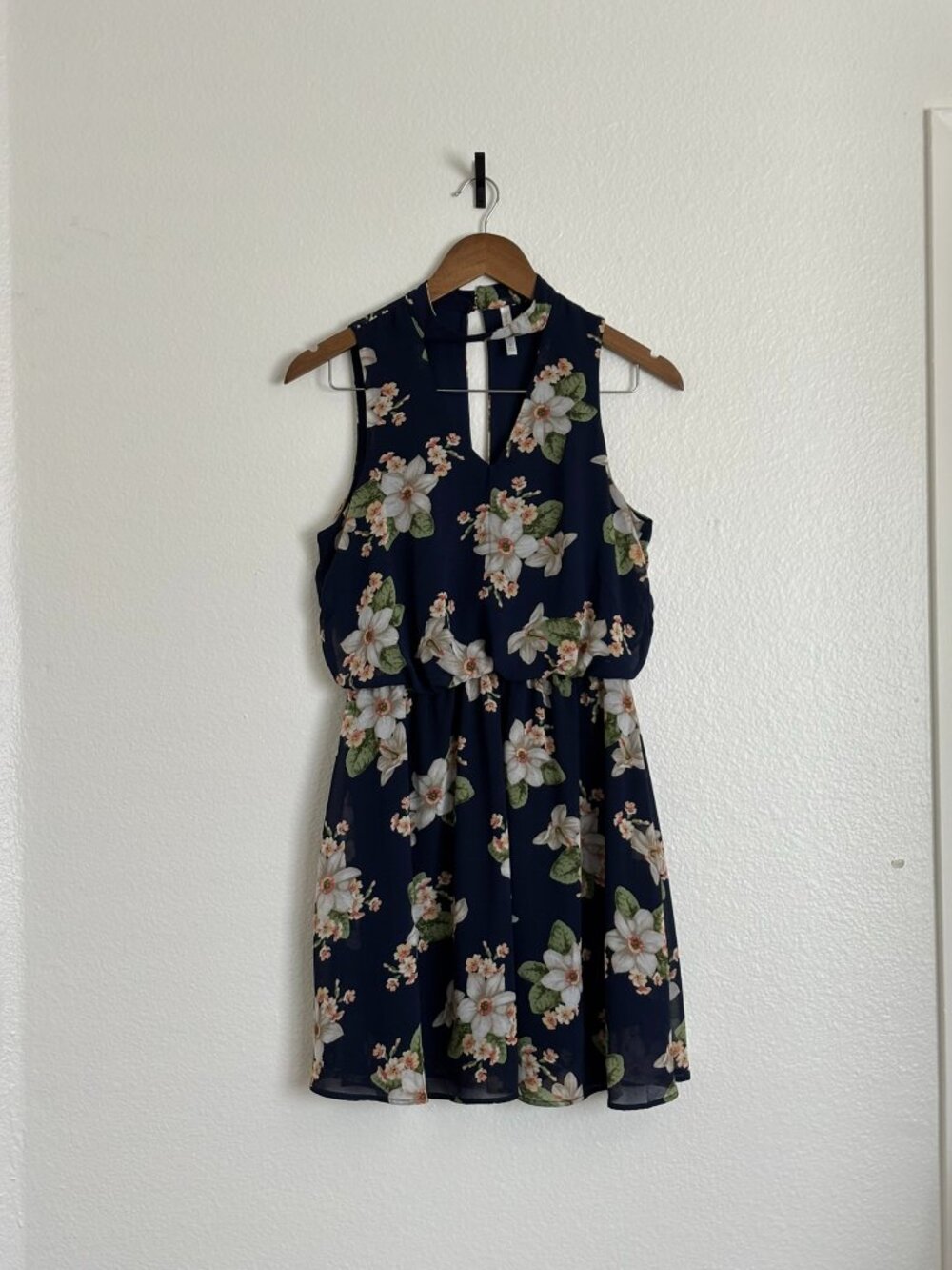 sleeveless navy/floral lined midi dress size S.  Item 006
